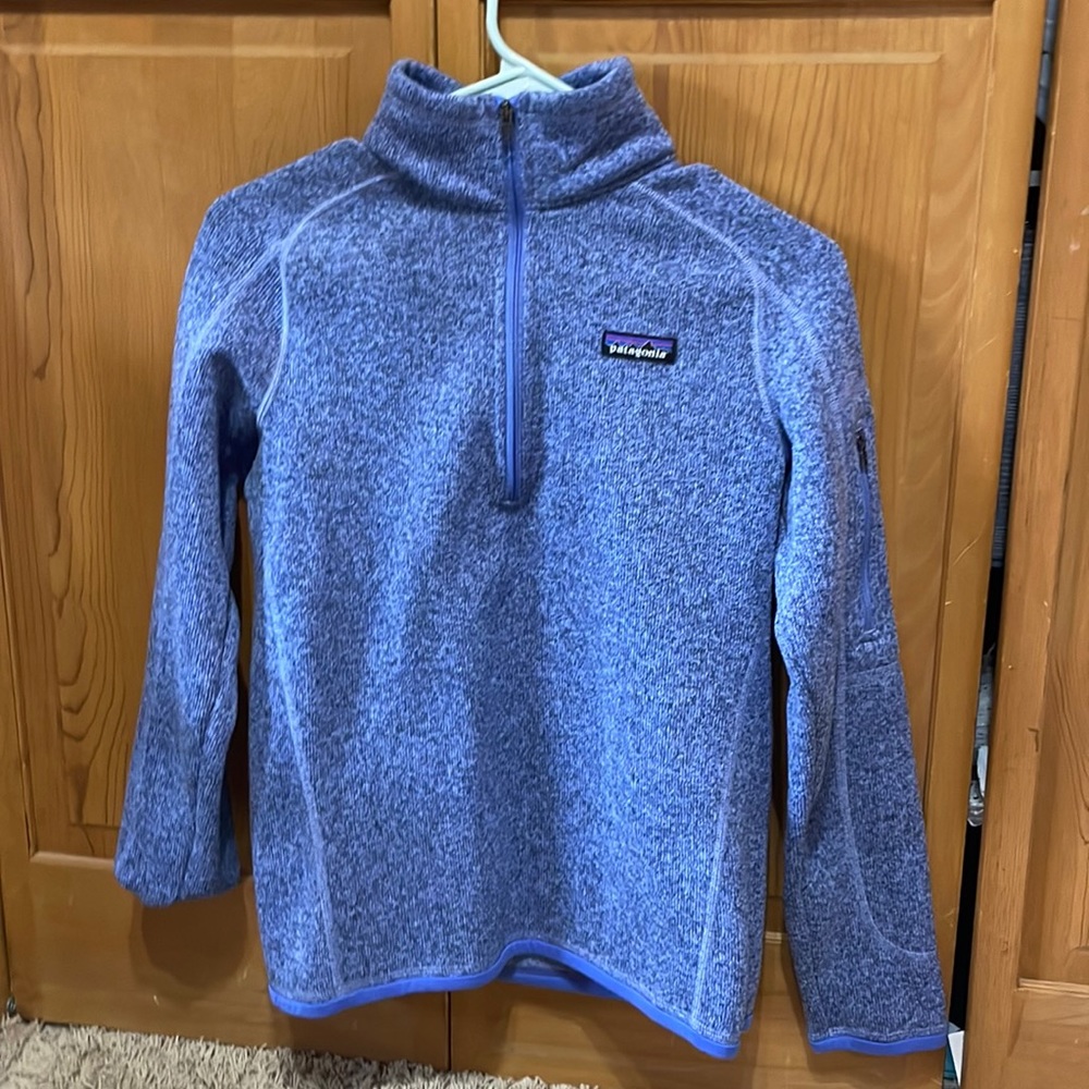 Patagonia quarter zip! Hardly ever worn. Normal wear great condition!!